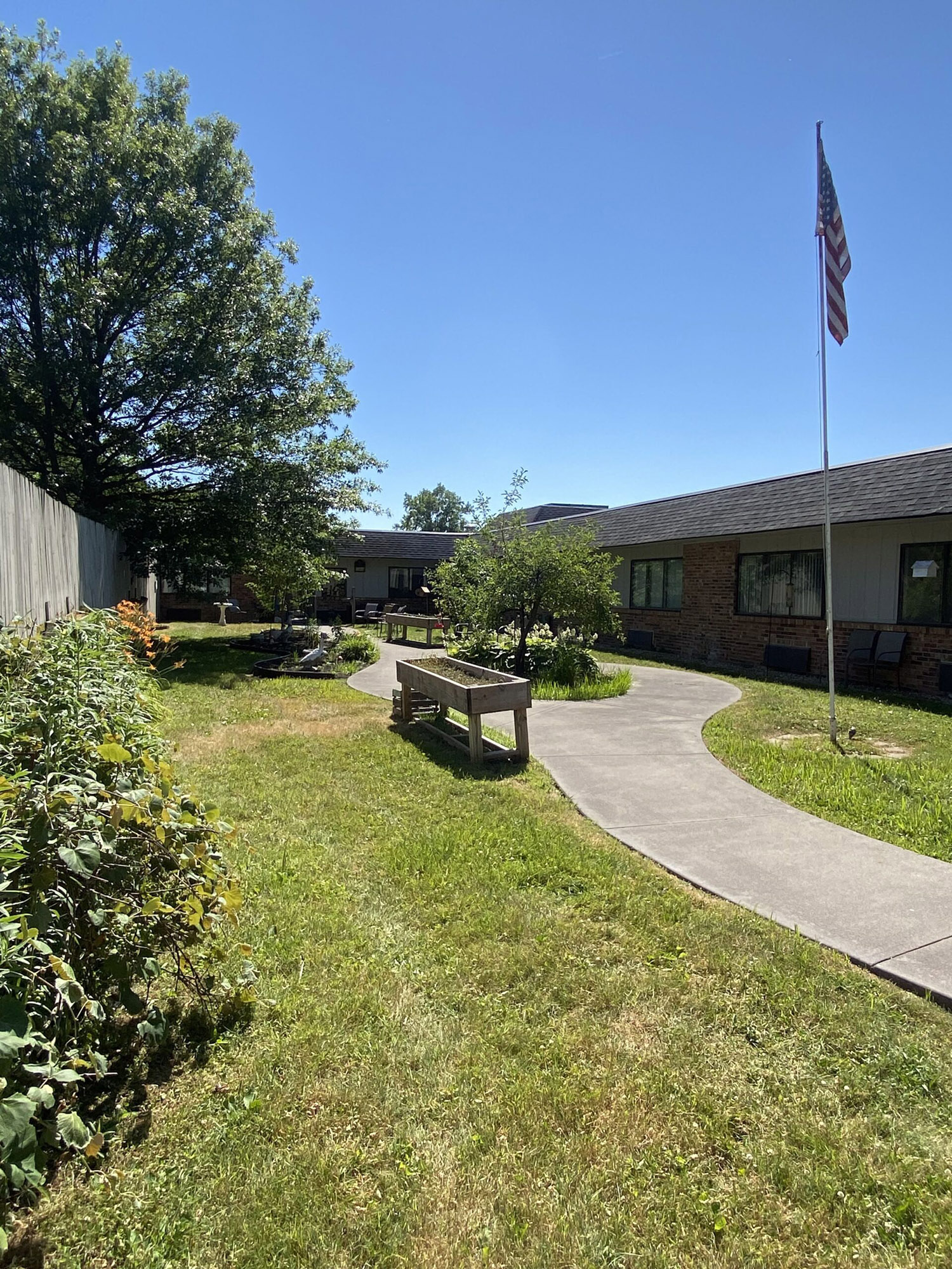 Brickyard Healthcare Muncie Care Center exterior image of the grounds